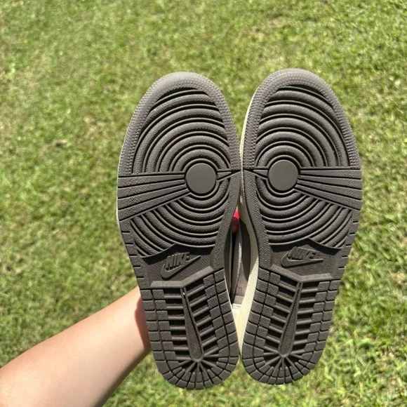 Travis Scott x Air Jordan 1 Low OGs. Mens size 10. - Picture 4 of 4